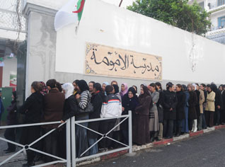 Des membres de la commission de surveillance des élections dénoncent certaines irrégularités