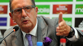 جورج ليكنس يستقيل