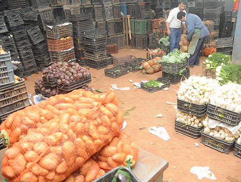 Algeria spends $32 million per month to import fruit