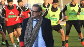 بعض اللاعبين رفضوا الحديث مع ليكنس في حصة الأحد