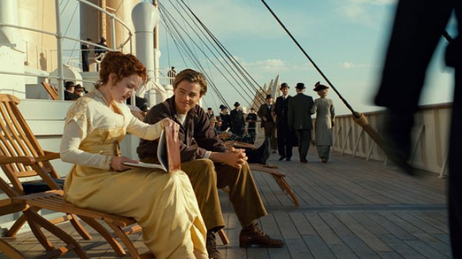 عمر بلا حدود يسخر من ديكابريو في فيلم “قزدريك”