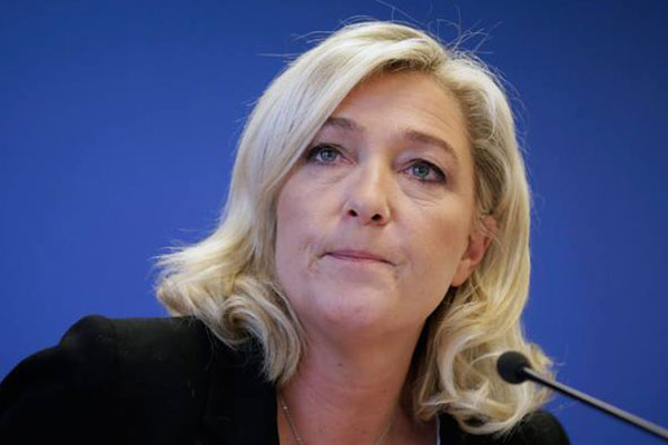Marine Le Pen pleure les harkis et les pieds-noirs!