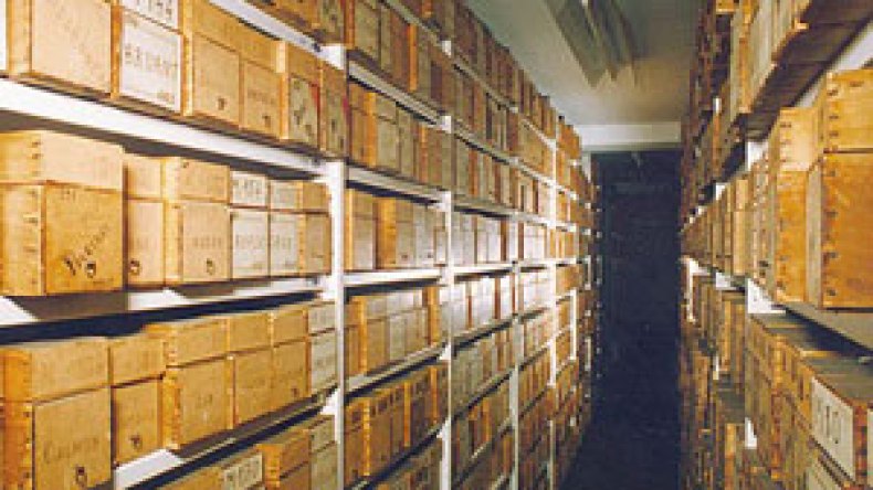 قانونيون يطالبون بإبقاء وثائق الأرشيف على لغتها لتفادي الوقوع في الخطأ