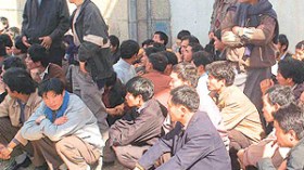 اليابانيون لا يعلمون بأن منتخبهم شارك في المونديال.. والإسبان حوّلوا قاعدة الحياة إلى أفراح