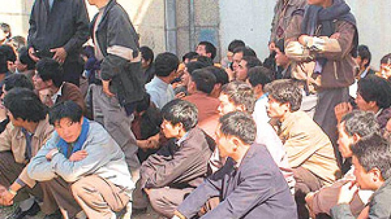 اليابانيون لا يعلمون بأن منتخبهم شارك في المونديال.. والإسبان حوّلوا قاعدة الحياة إلى أفراح