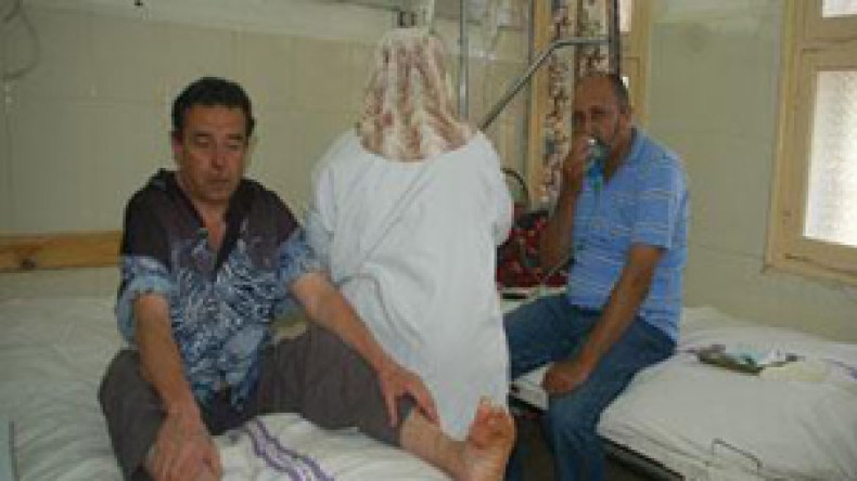 400 علبة دواء توزع على العائلات.. والمرضى يغادرون المستشفى تباعا