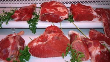 Sondage: les Algériens contre la limitation de la durée des “taraouih” et l'importation de la viande indienne