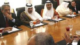 إلغاء قرارات الحكومة مقابل فتح المطار ووقف العصيان المدني