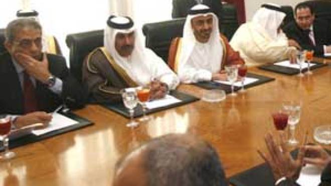 إلغاء قرارات الحكومة مقابل فتح المطار ووقف العصيان المدني