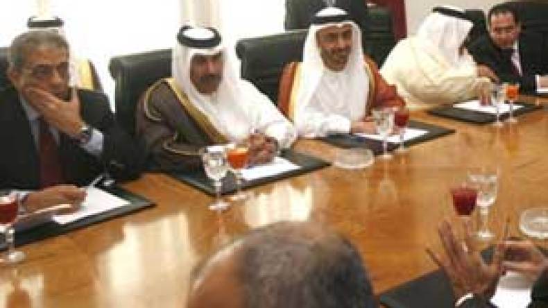 إلغاء قرارات الحكومة مقابل فتح المطار ووقف العصيان المدني