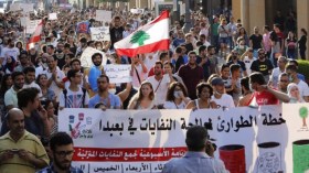مظاهرات سلمية في العاصمة اللبنانية تتحول الى المطالبة باسقاط الحكومة