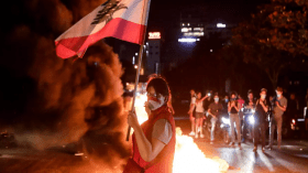 الليرة تشعل احتجاجات في لبنان