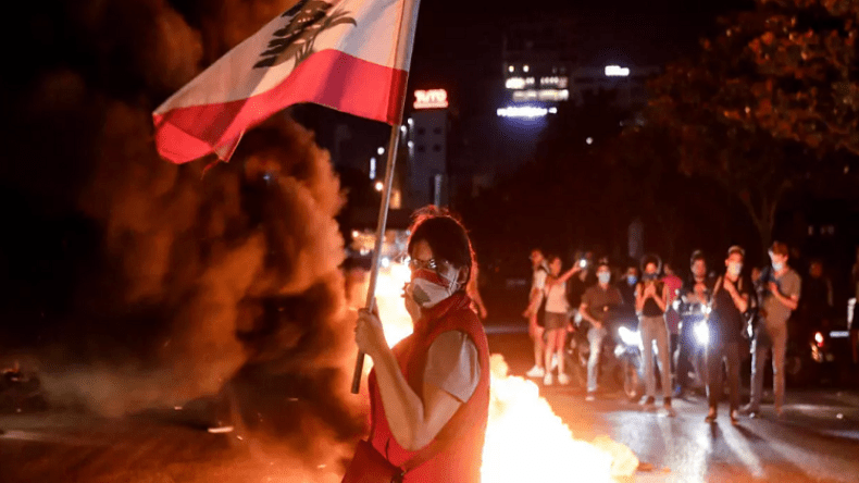 الليرة تشعل احتجاجات في لبنان