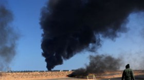 وزير النفط الليبي ينشق عن القذافي ويفر إلى تونس