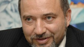 لقاء مرتقب بين سليمان وليبرمان الذي أهان مبارك وهدد بقصف السد العالي