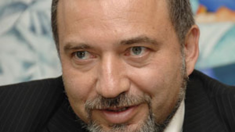 لقاء مرتقب بين سليمان وليبرمان الذي أهان مبارك وهدد بقصف السد العالي