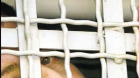 قنصل الجزائر في ليبيا يتفقد وضعية السجناء الجزائريين