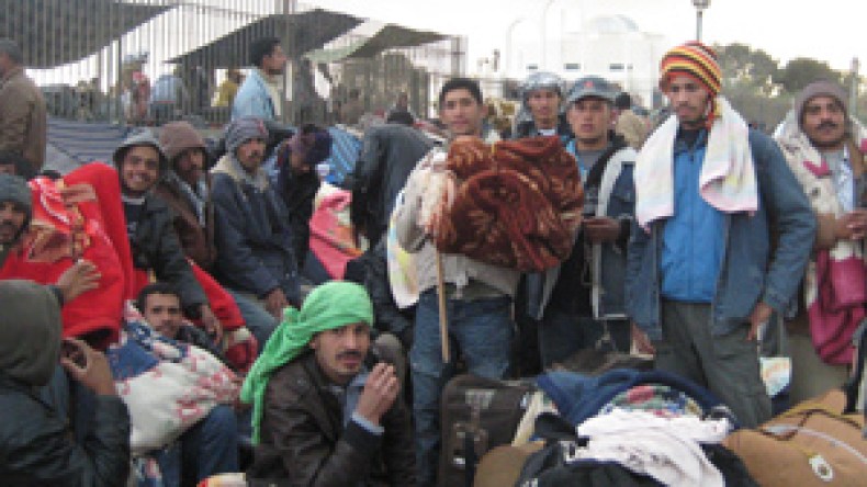 4700  وجبة  و400  خيمة  للنازحين  على  الحدود