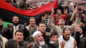 القذافي  يعرض  20  ألف  دينار  على  كل  من  يقبض  على  معارض ليبي