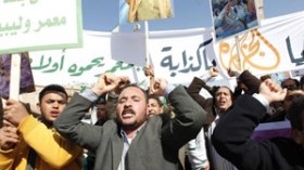 مؤيدو القذافي يشاركون في قمع الليبيين