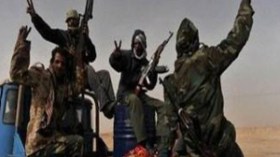 منعنا الثوار من تفجير شاحنات تحمل البنزين إلى القذافي في تونس