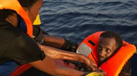 إنقاذ آلاف المهاجرين قبالة السواحل الليبية