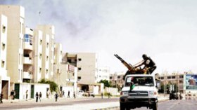 الثوار يحاصرون القذافي في طرابلس