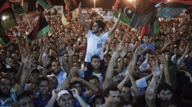 الليبيون يضحكون على مواقف وتصريحات العقيد “بحرية” بعد سقوطه!