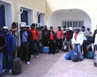 Les cadres libyens fugitifs réclament leur intégration dans la vie professionnelle en Algérie