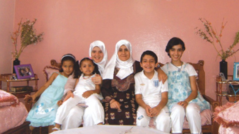 جدة بخمسة أحفاد تتحصل على شهادة ليسانس في اللغة الفرنسية بامتياز