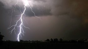 تفحم بائع خمور بصاعقة رعدية..؟