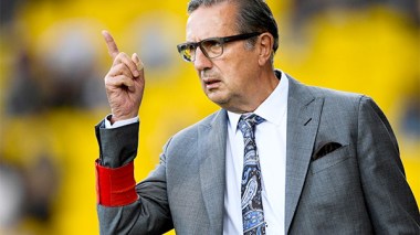 Dutch Football Tactician Jo Bonfrere: “Leekens Is “Tactically Stupid!”