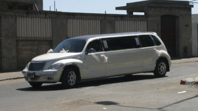 فرنسيون وتونسيون يقودون شبكة إجرامية لتهريب السيارات الفاخرة للجزائر