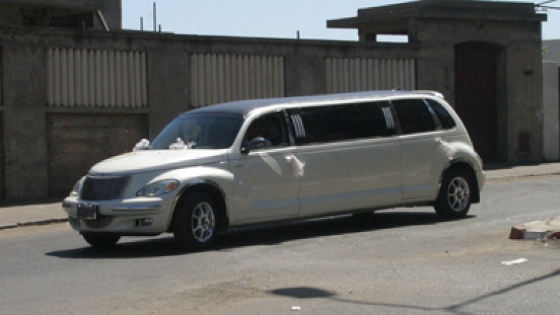 فرنسيون وتونسيون يقودون شبكة إجرامية لتهريب السيارات الفاخرة للجزائر