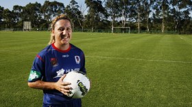 كبرياء “الموسطاش” يبدّد بضربة مقصية نسوية!