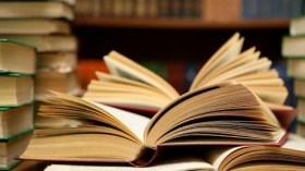 لصوص يسرقون النصوص والسجن يلاحق دكاترة وفنانين وشعراء