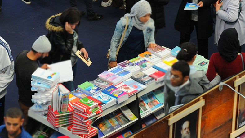 جزائريون يبحثون عن حلول سحرية لمشاكلهم في كتب التنمية البشرية