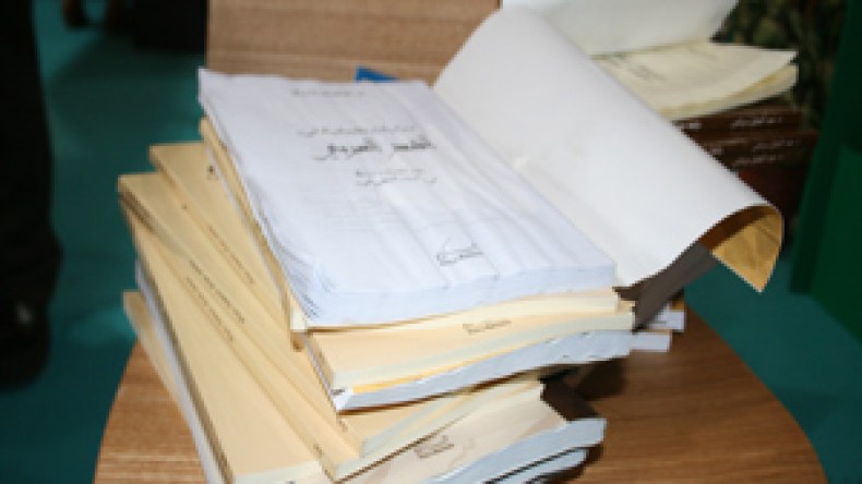 الرطوبة تتلف الكتب والعارضون يلجأون لمحضر قضائي لتقييد الخسائر