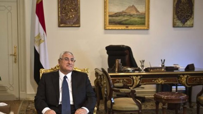الرئيس المصري المؤقت يعلن حالة الطوارئ لمدة شهر واحد