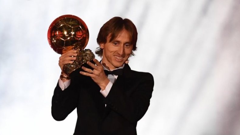 مودريتش يُحرز جائزة “الكرة الذهبية”