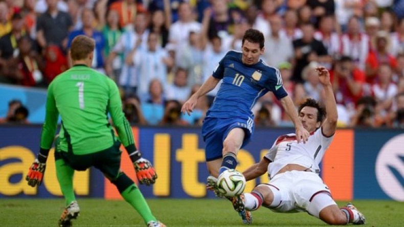 طريق ميسي إلى نادي “عظماء الكرة” مازال بعيدا