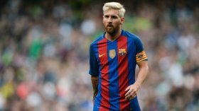 ميسي باقٍ في برشلونة حتى 2021