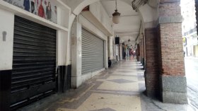 احتجاجات رافضة لغلق المحلات بعدد من الولايات