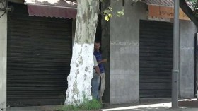 محلات مغلقة.. لا خبز لا حليب.. وأزمة نقل تفرض حظر التجوال على الجزائريين