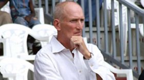 لويفيغ يتشابك مع قاسم وغريب يبحث عن مدرب جديد