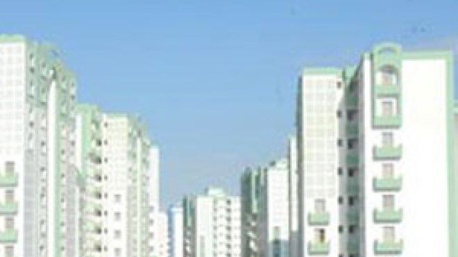 مواطنون يقتحمون  300 سكن بحي الموز بالعاصمة