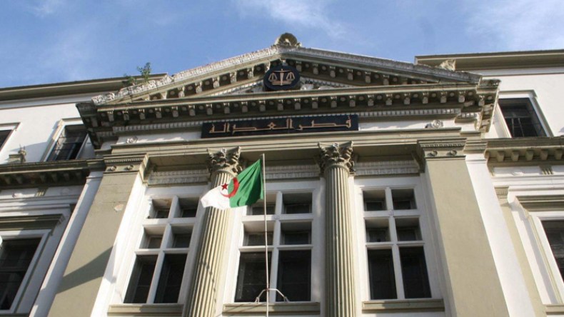 سكير يسرق كيس مخدرات فيتهم ببيعها