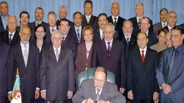 Bouteflika convoque le gouvernement pour un Conseil de ministres : des mesures par ordonnance pour éviter une « extrapolation » à l’Assemblée