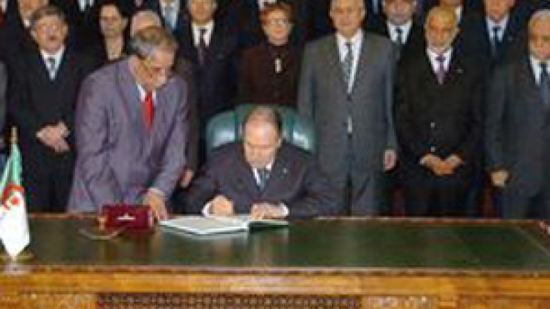 بوتفليقة يوقع غدا على قانون المالية لسنة 2011