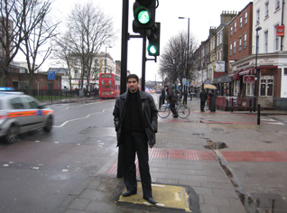 150,000 Algerian people live in UK